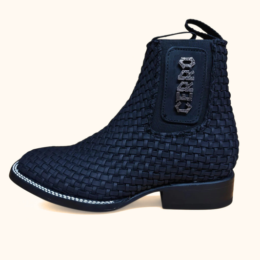 Cerro Petatillo Negro black western boot angled side view