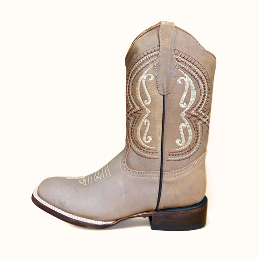 Side profile of Arius nubuck bulldog toe Western boot