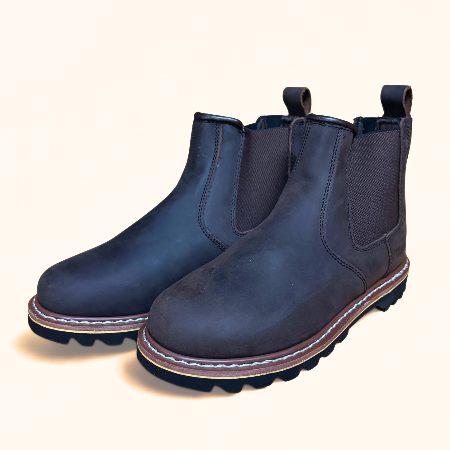 Tractor 989R Chelsea Work Boot pair displayed together