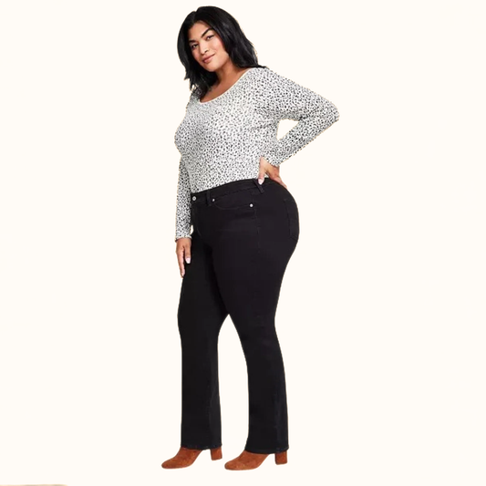 Levi’s Women’s Black Classic Straight Jeans angled front view