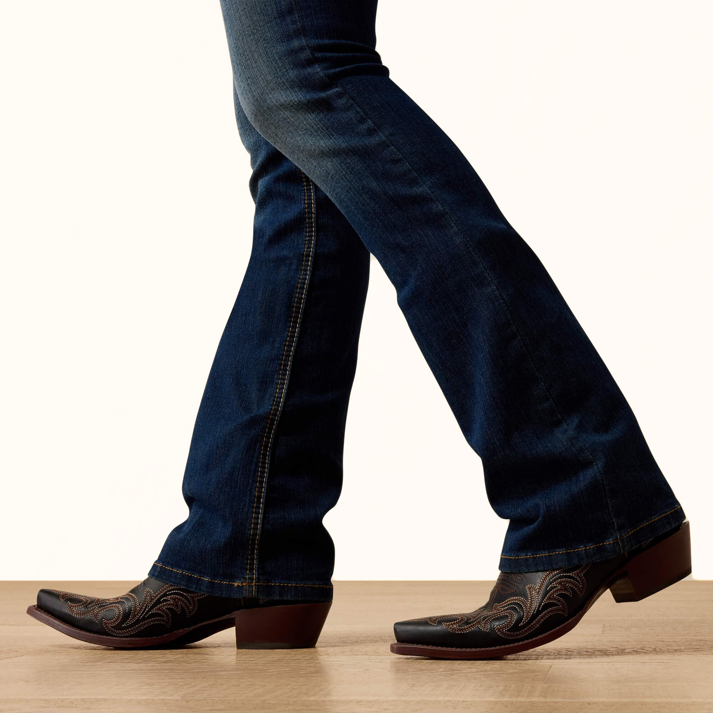 Ariat Women’s Perfect Rise Rosa Boot Cut Jeans Blue lower leg and boot cut detail