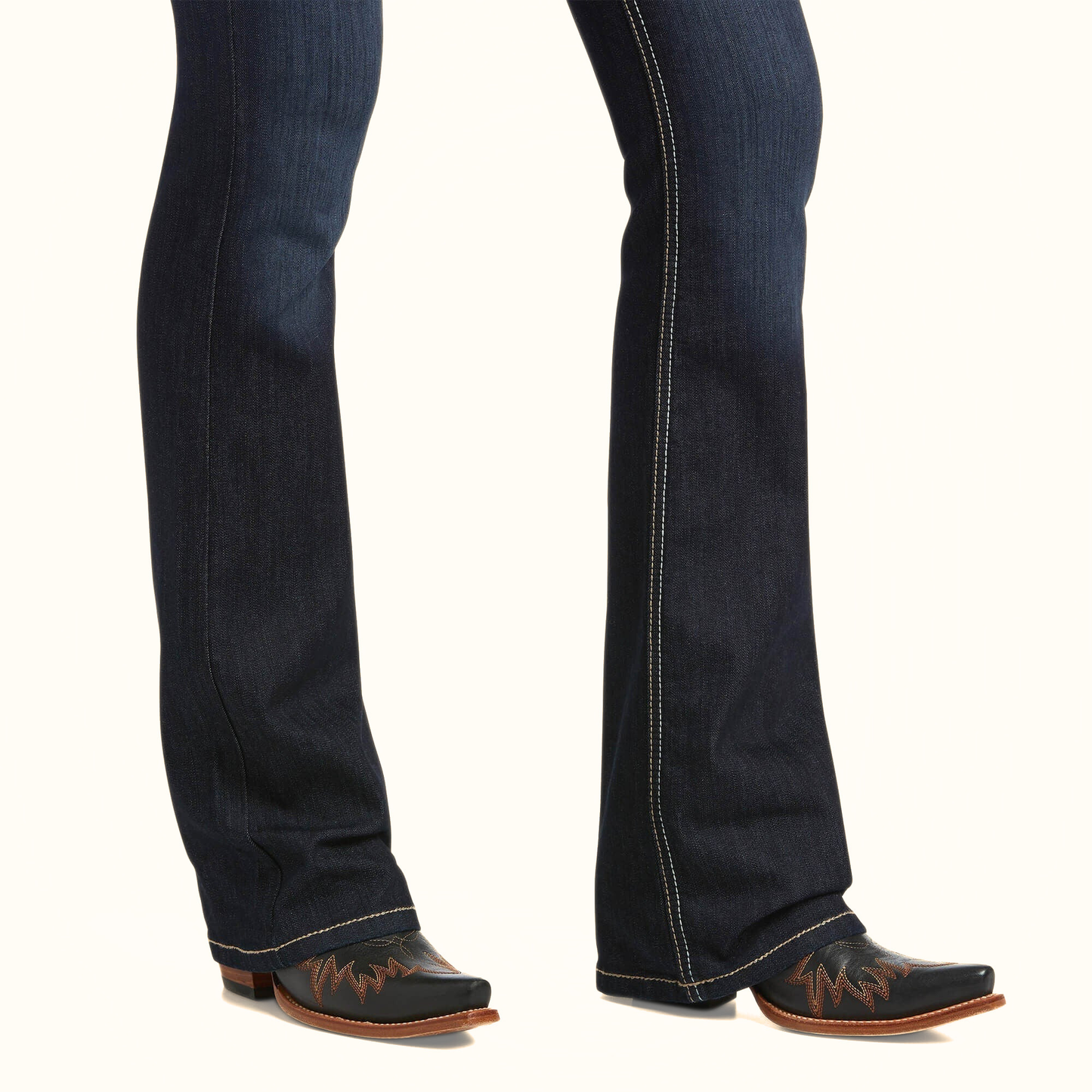 Ariat Women’s R.E.A.L. Perfect Rise Contessa Boot Cut Jeans Blue lower leg and boot cut detail