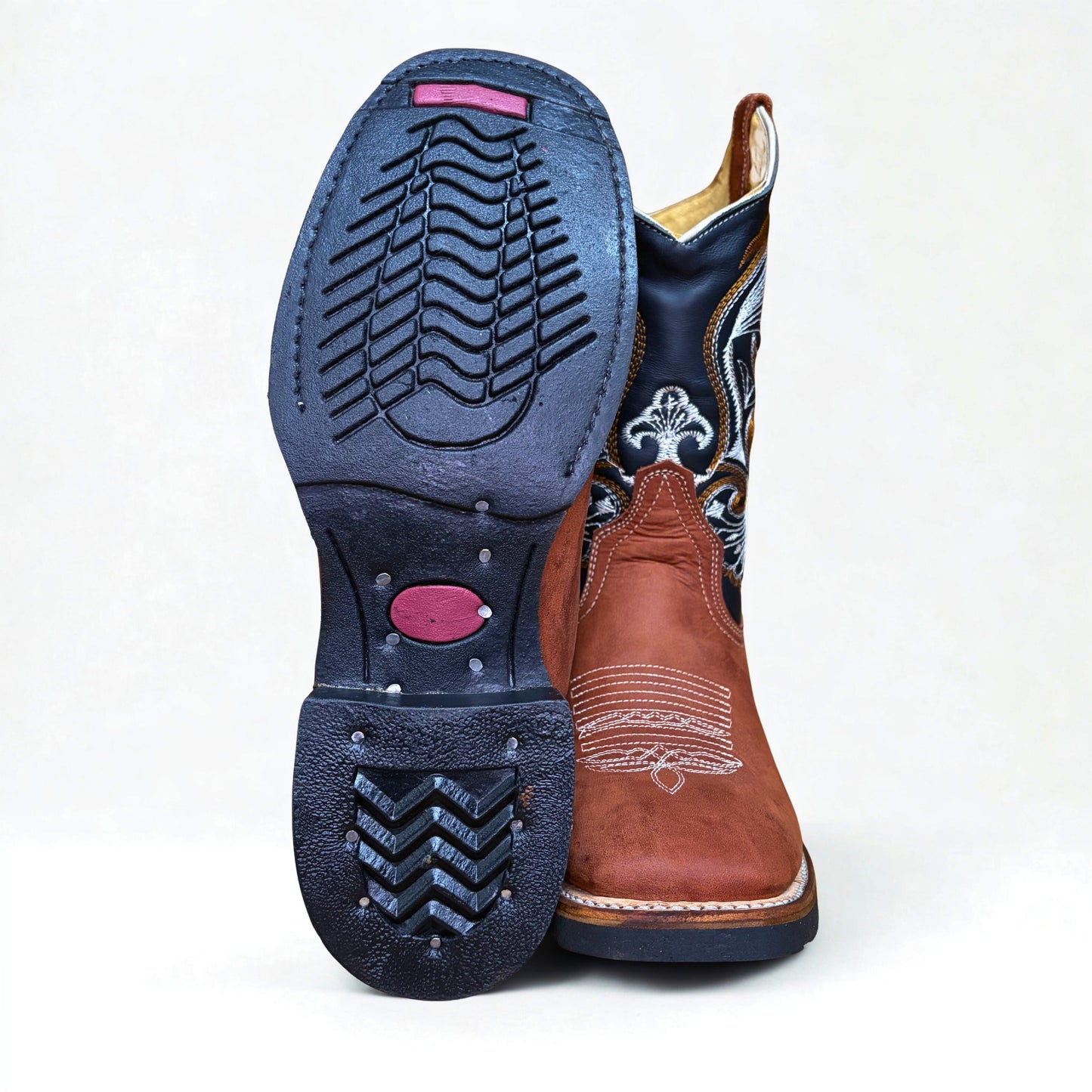 Arius Creazy Shedron Negro Bulldog Boot outsole view