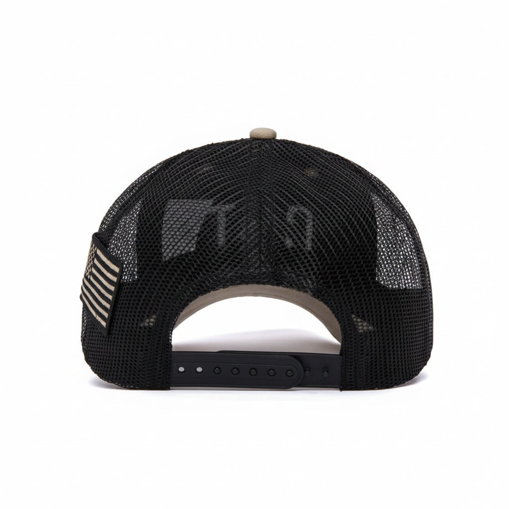 Bandera con logo de gato y gorra