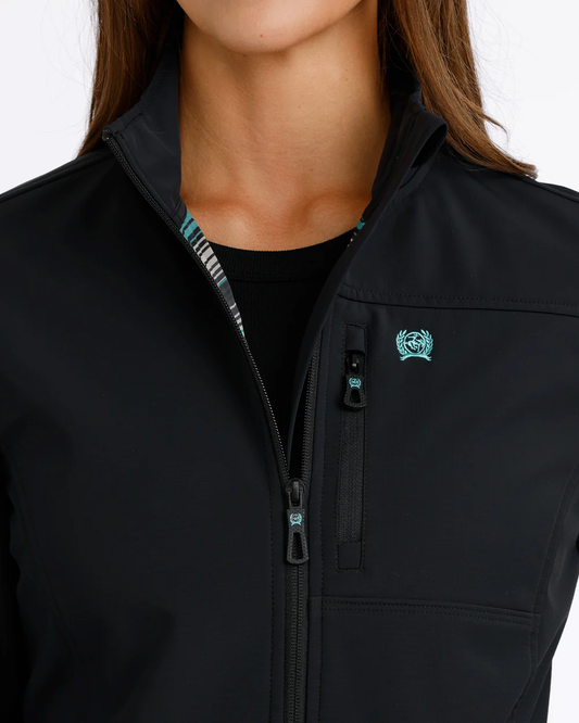 Cinch Women’s Bonded Jacket front zipper detail