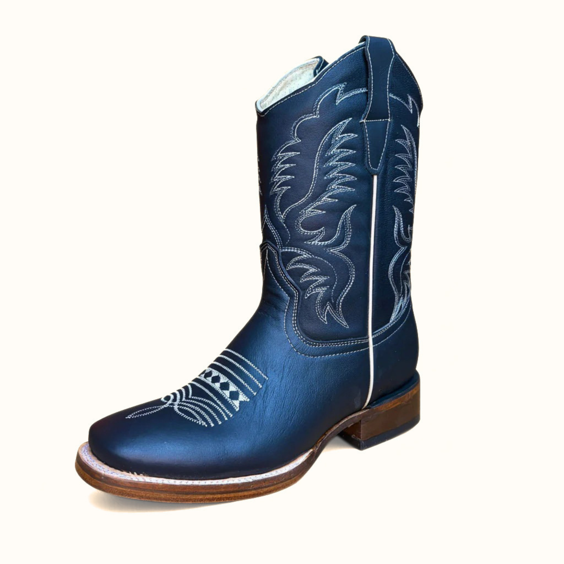 Arius Napa Negro Bulldog black leather western boot angled view