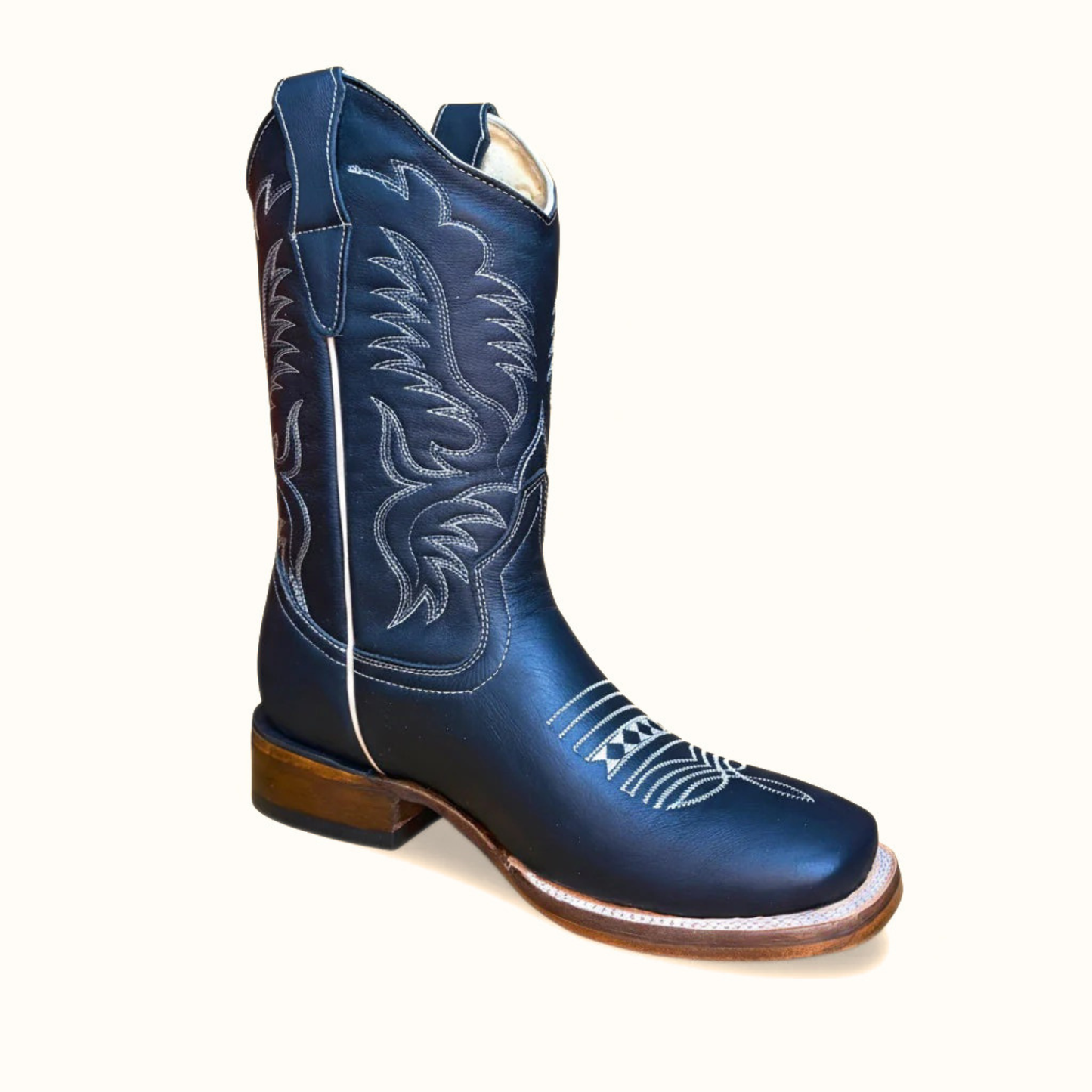 Arius Napa Negro Bulldog black leather western boot angled view