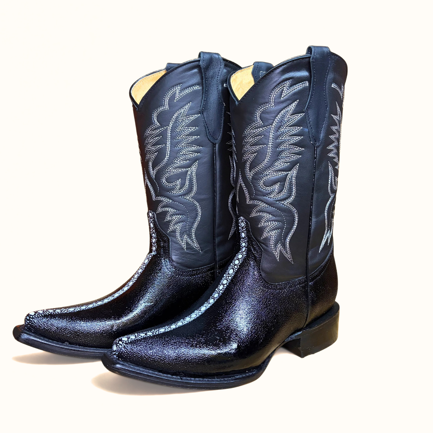 Arius Imitacion Negro Mantarraya men’s western boot angle pair view