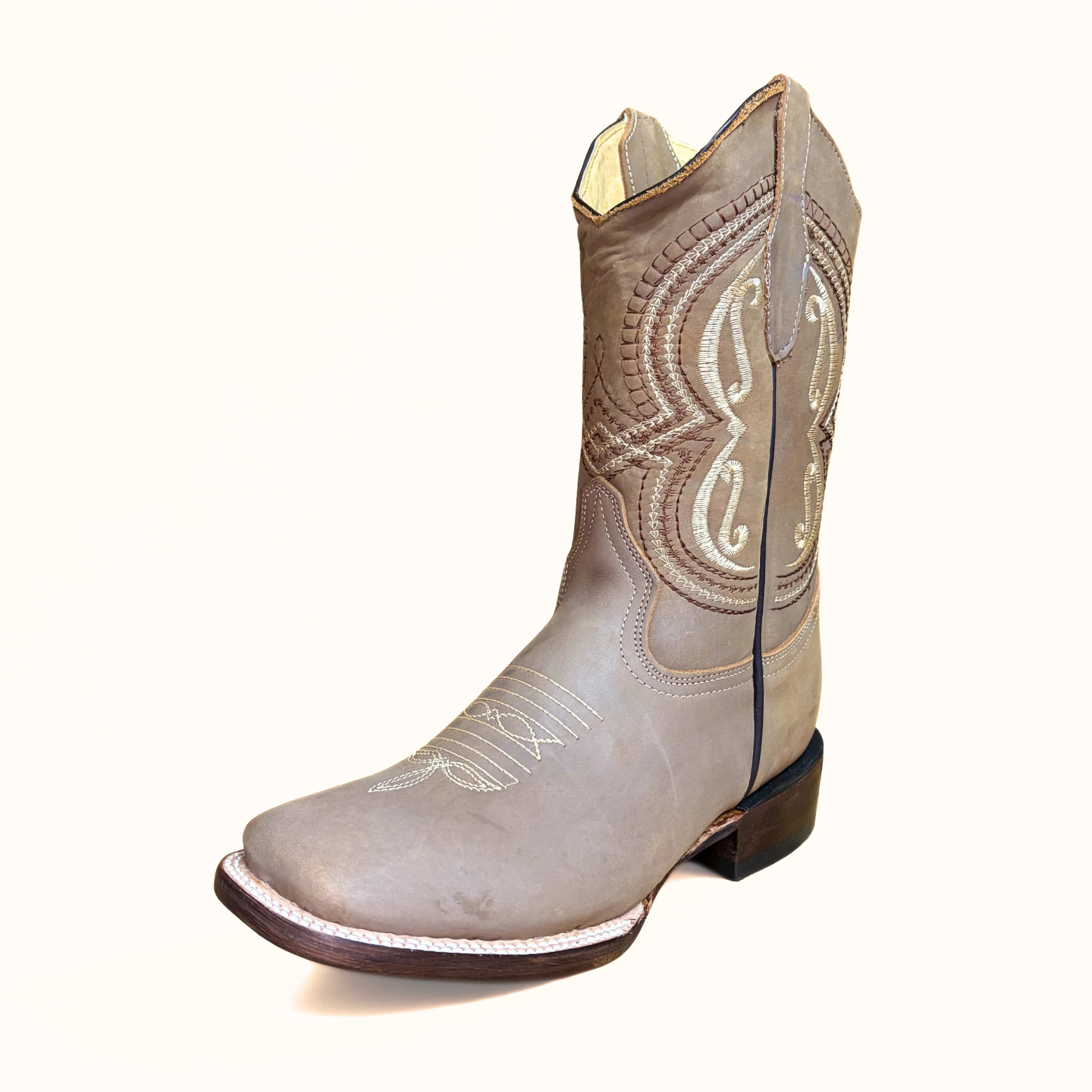Arius nubuck topo bulldog boot front angle view