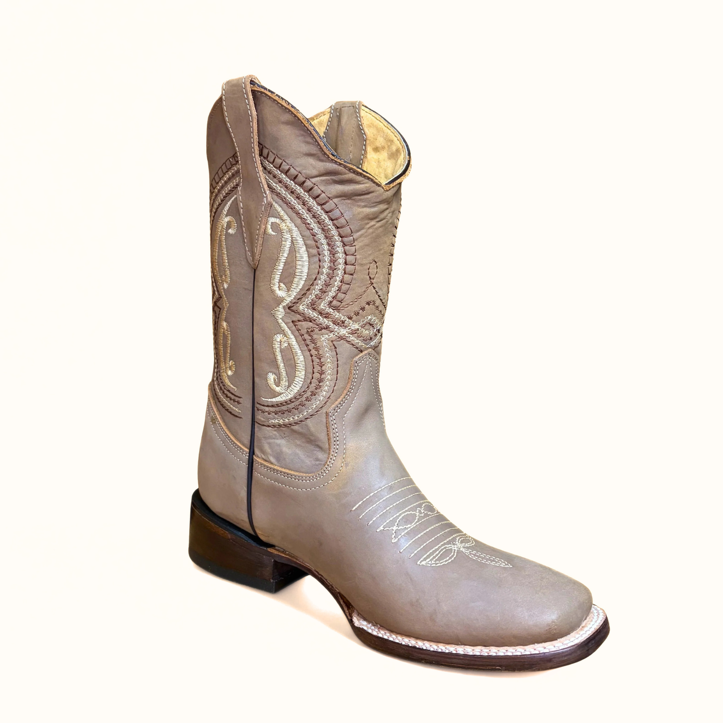 Arius nubuck topo bulldog boot front angle view