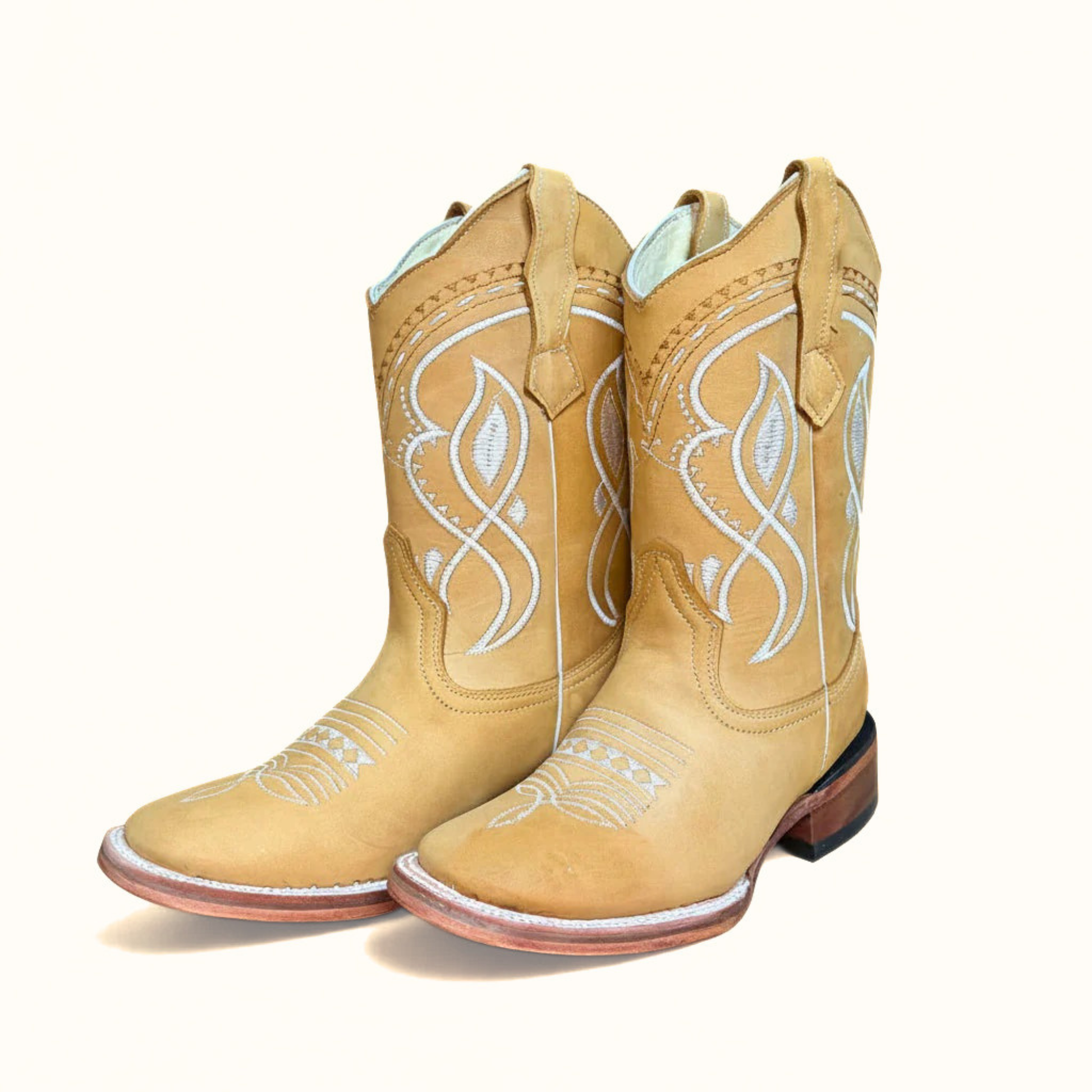 Arius Nubuck Miel Bulldog Western Boot pair view
