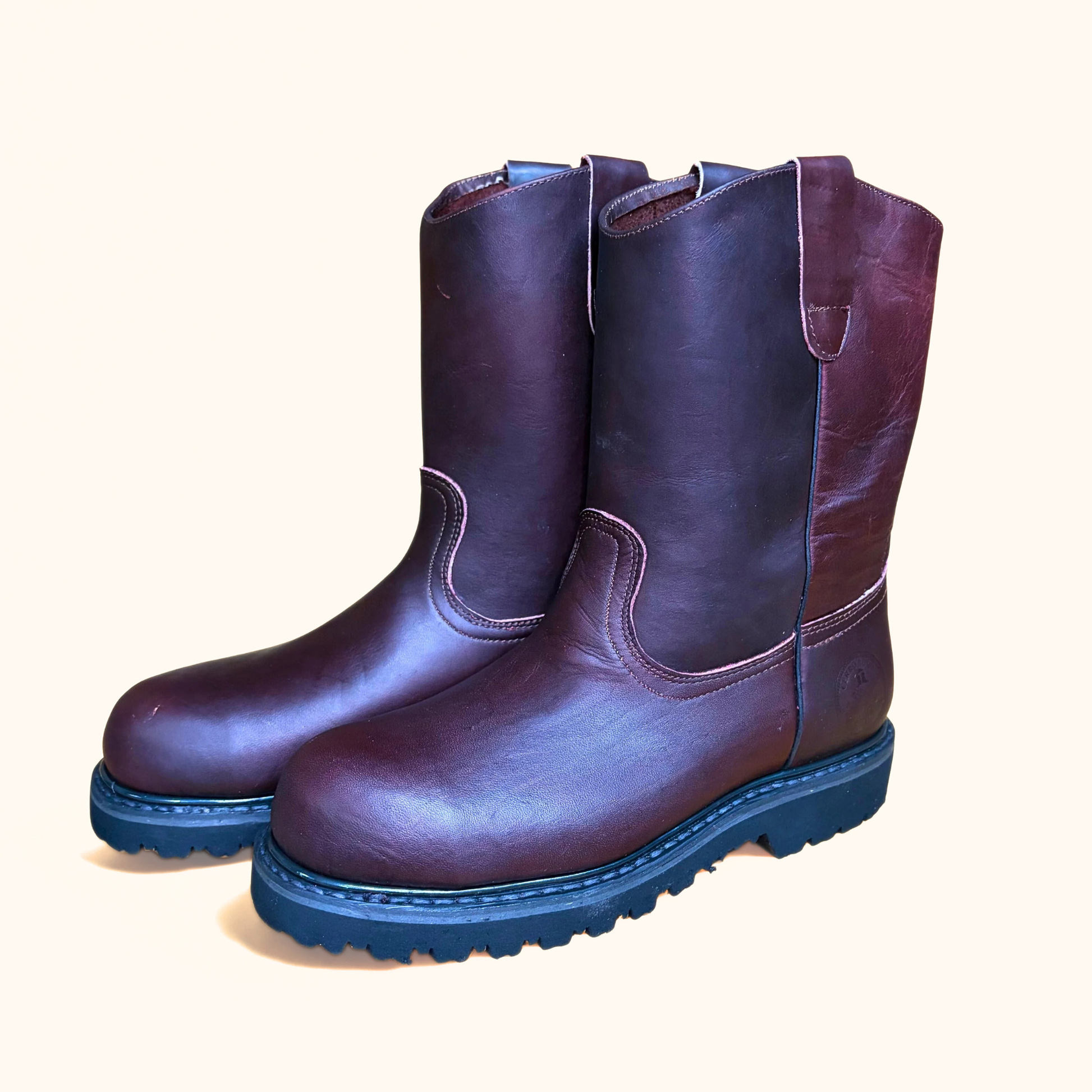 Cerro 640 Vino steel toe boot angled pair view