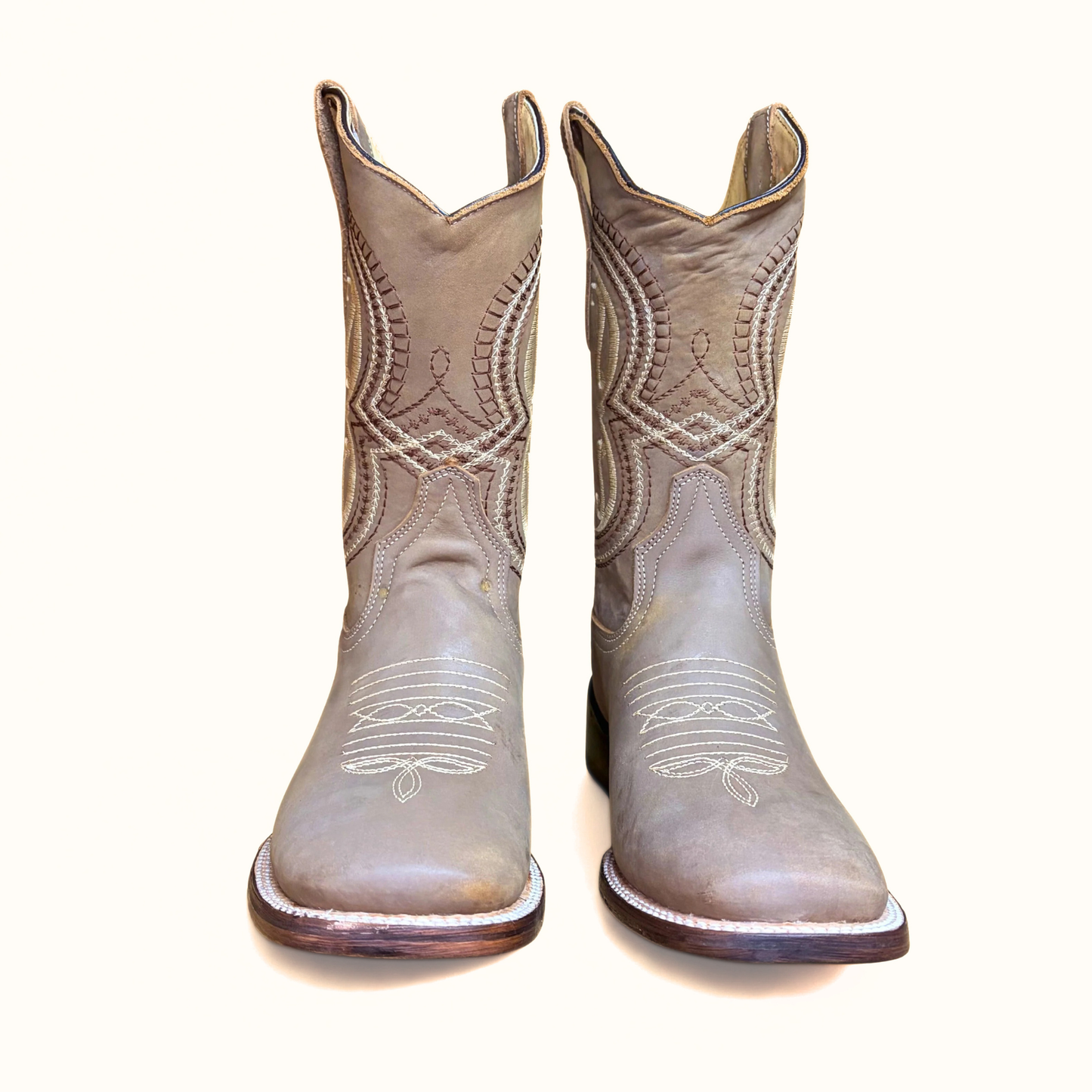 Arius nubuck topo bulldog boot front pair view