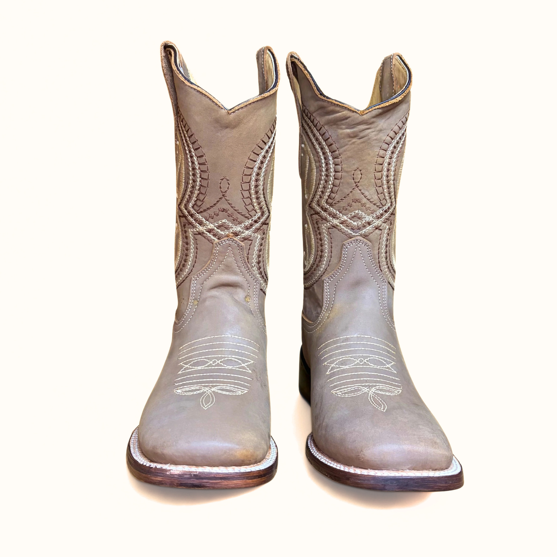 Arius nubuck topo bulldog boot front pair view