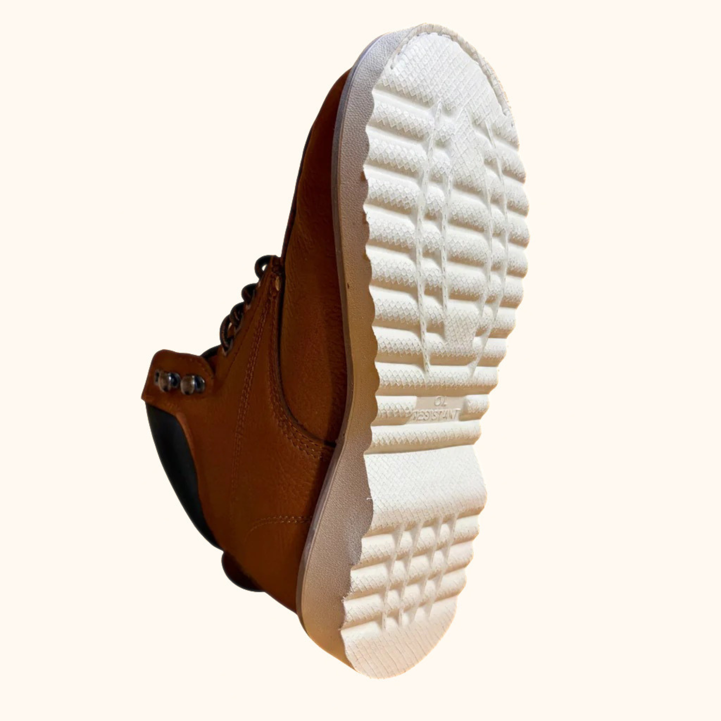 Tractor 1011P work boot outsole tread detail