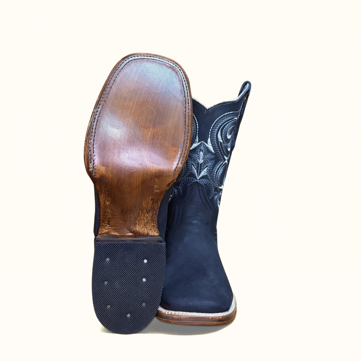 Arius Nubuck Negro Bulldog men’s western boot outsole view