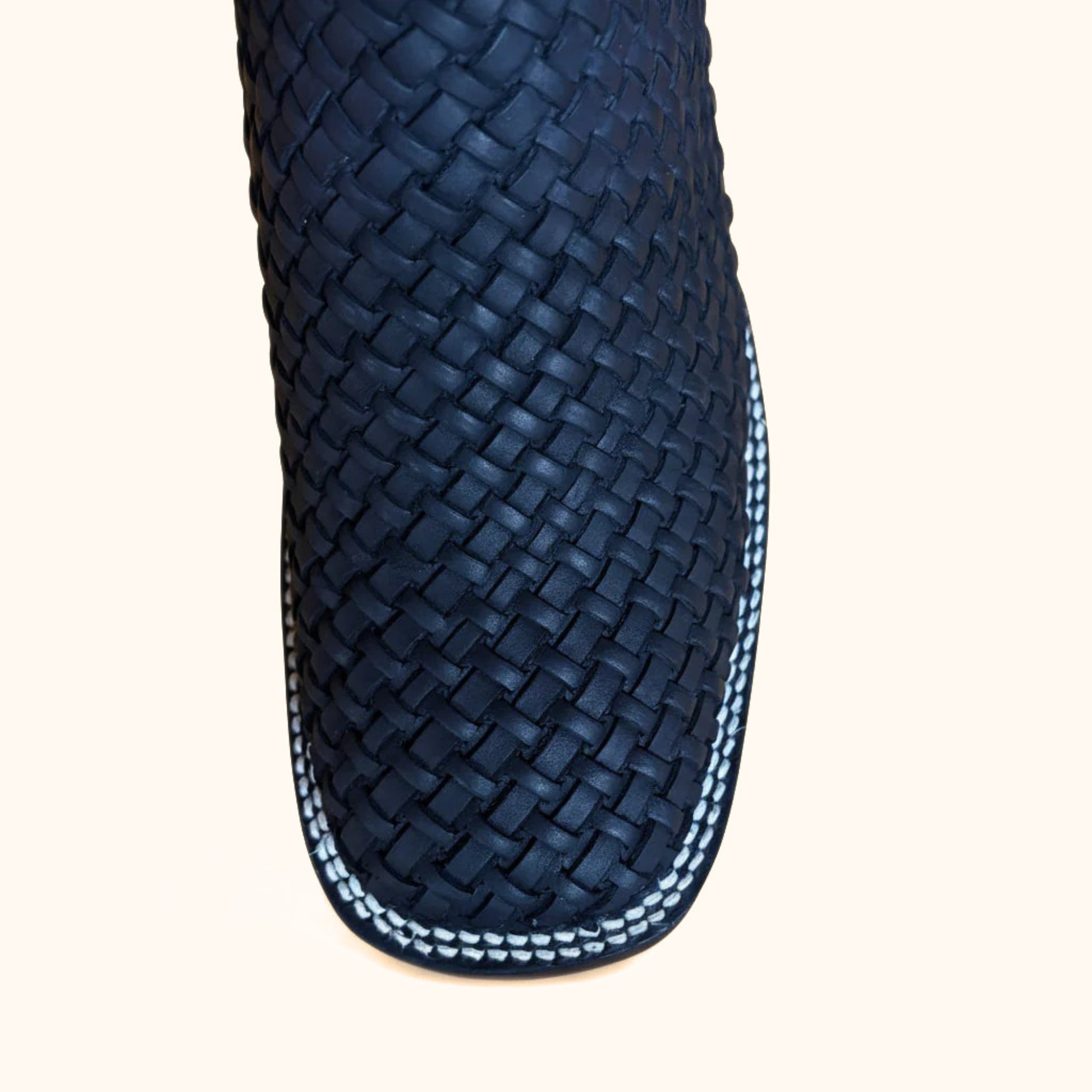 Cerro Petatillo Negro woven leather detail close-up toe