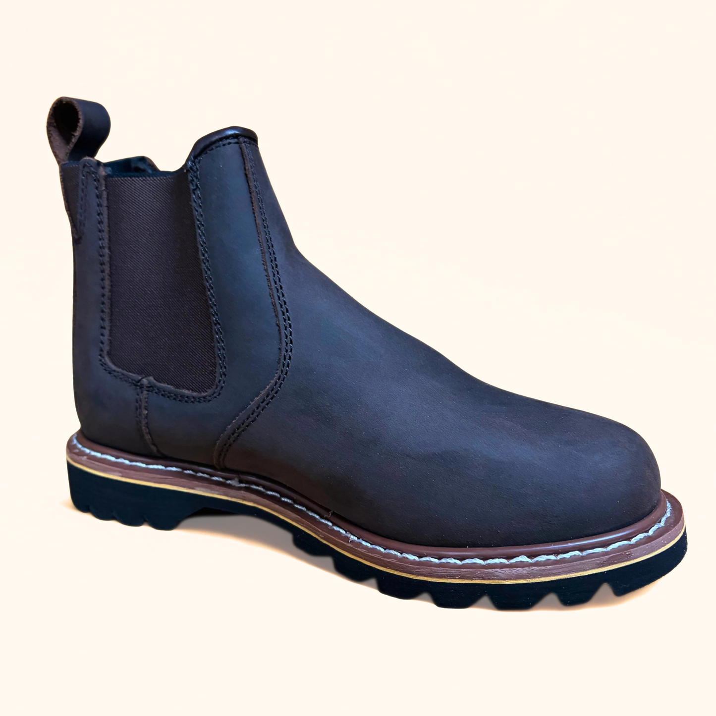 Tractor 989R Chelsea Work Boot angled side view