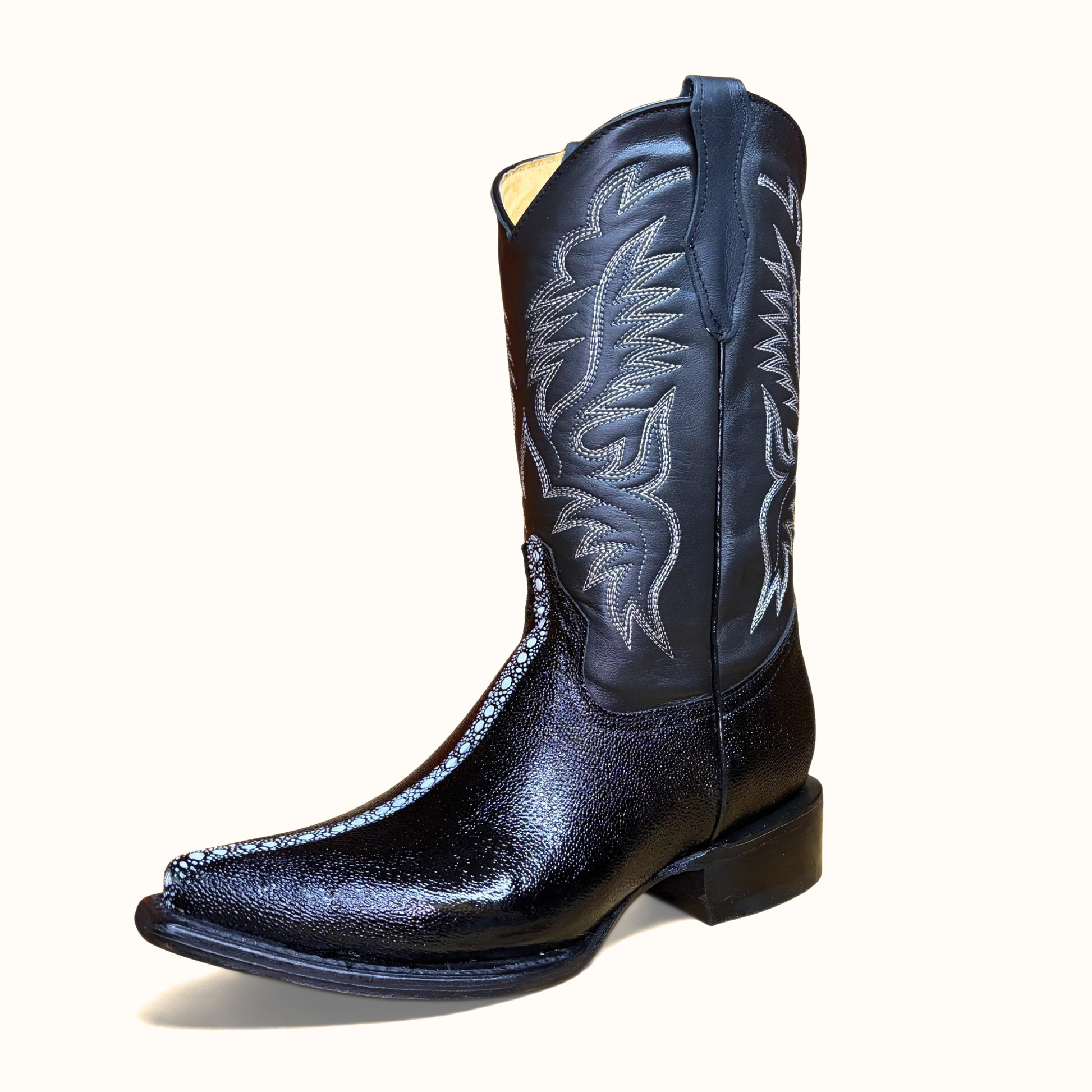 Arius Imitacion Negro Mantarraya men’s western boot angle view