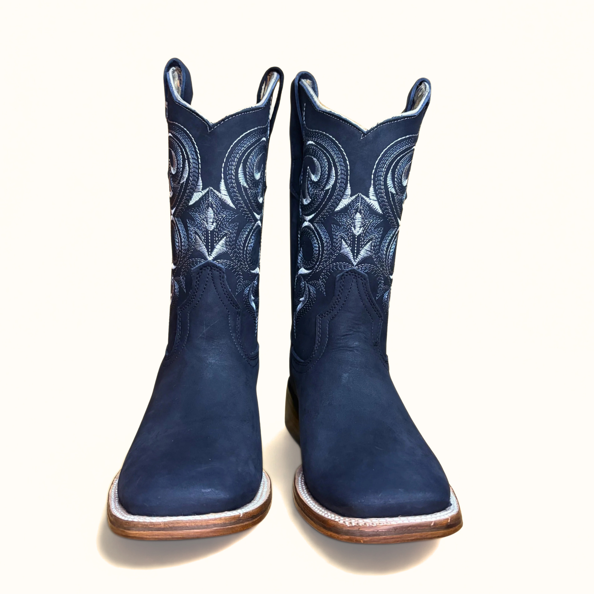 Arius Nubuck Negro Bulldog men’s western boot front view