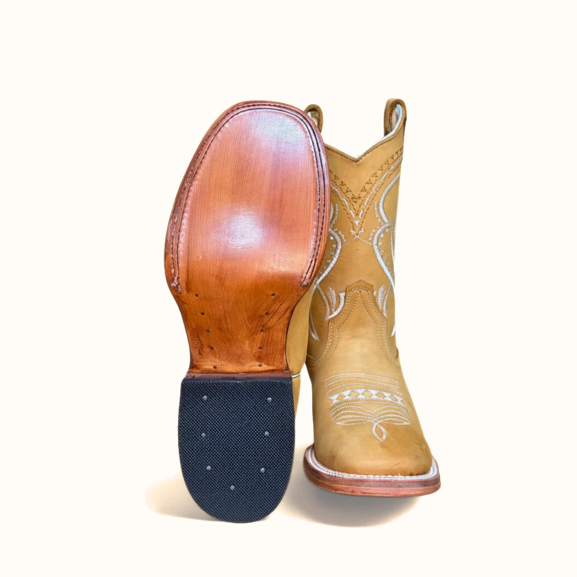 Arius Nubuck Miel Bulldog Western Boot outsole view