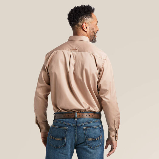 Camisa de sarga sólida de corte clásico