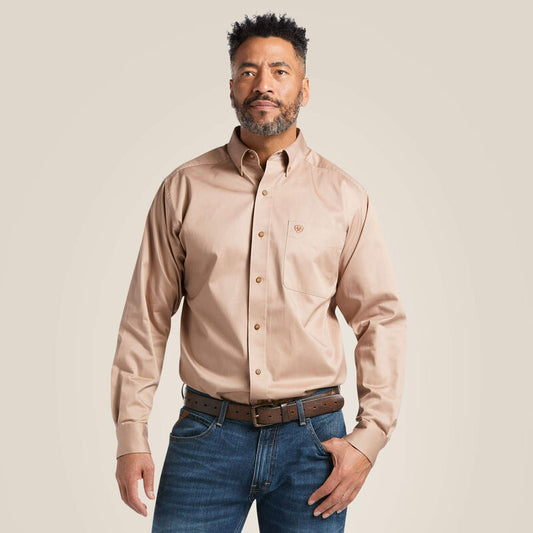 Camisa de sarga sólida de corte clásico