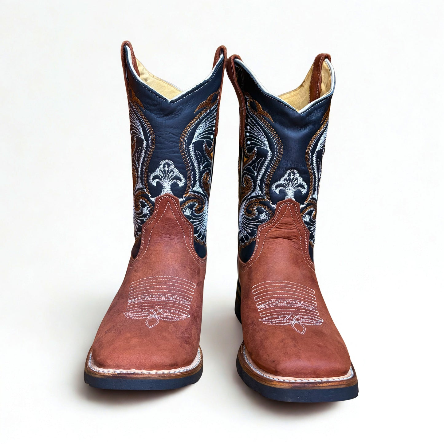 Arius Creazy Shedron Negro Bulldog Boot pair front view