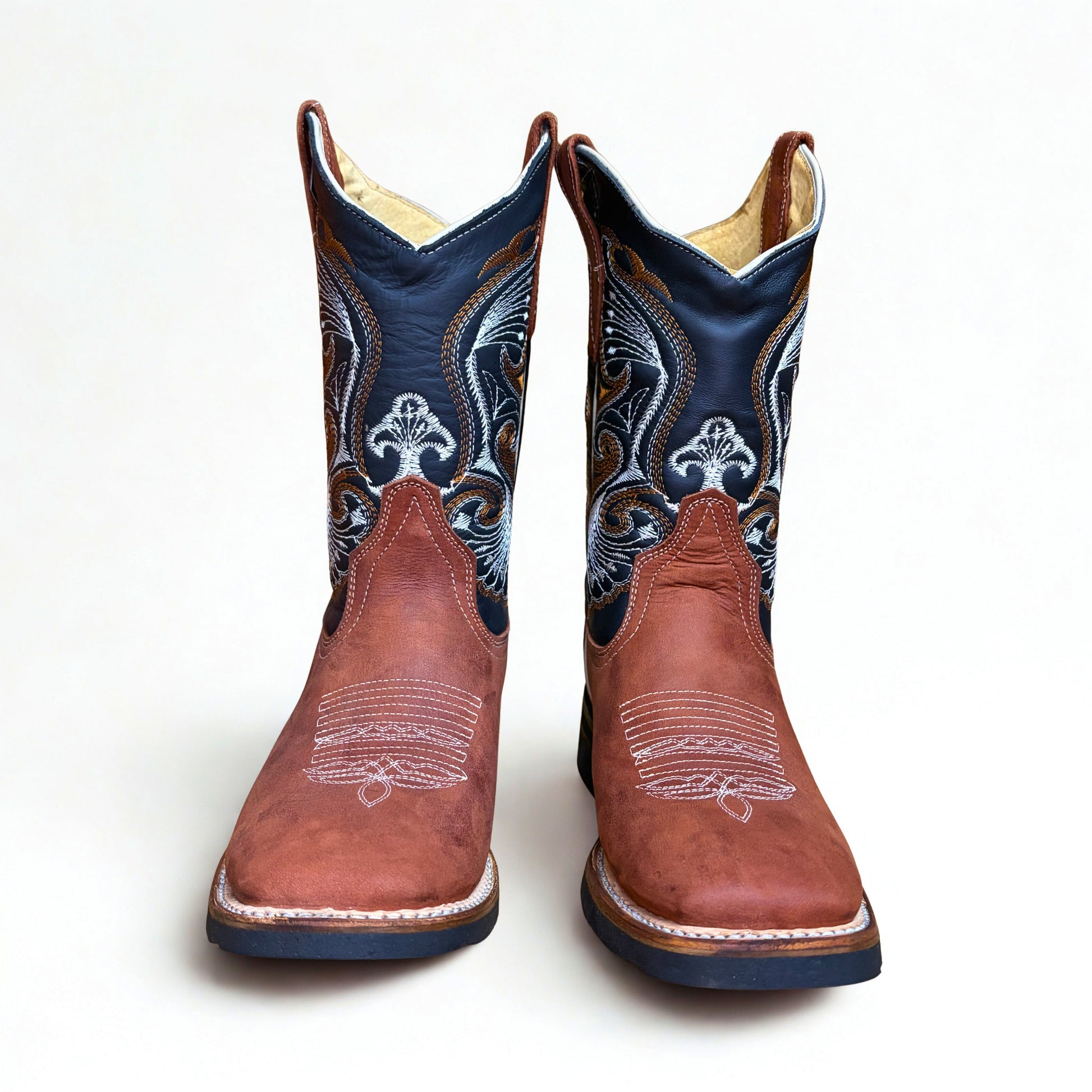 Arius Creazy Shedron Negro Bulldog Boot pair front view
