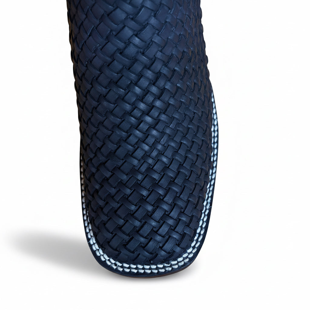 Cerro Petatillo Negro woven leather detail close-up toe