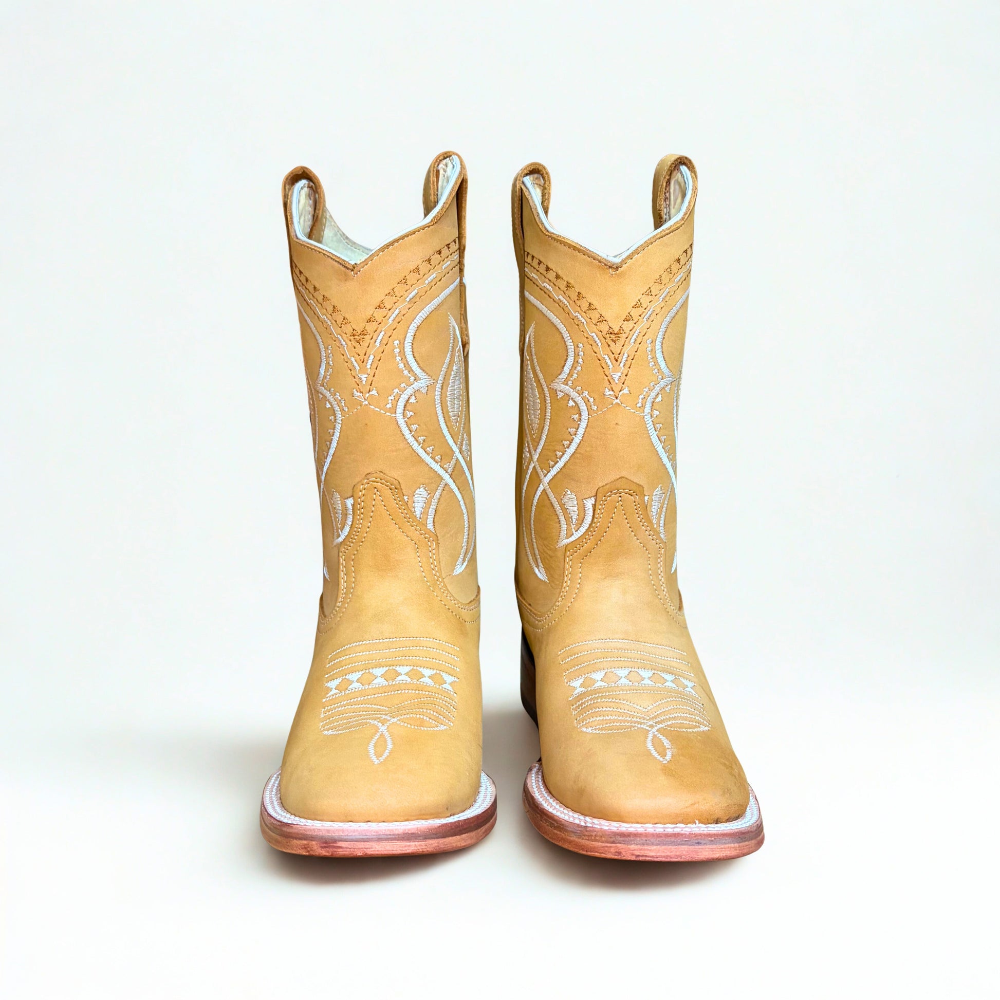 Arius Nubuck Miel Bulldog Western Boot pair front view