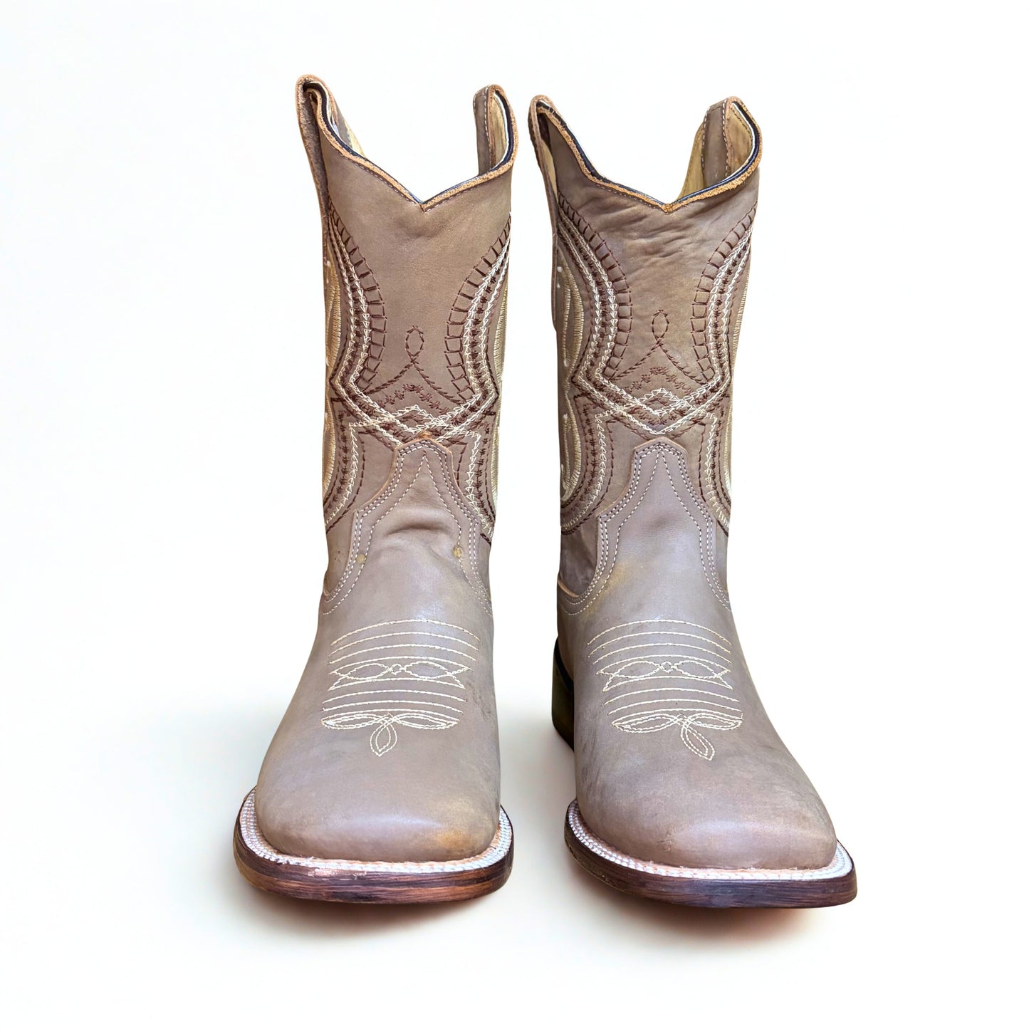Arius nubuck topo bulldog boot front pair view