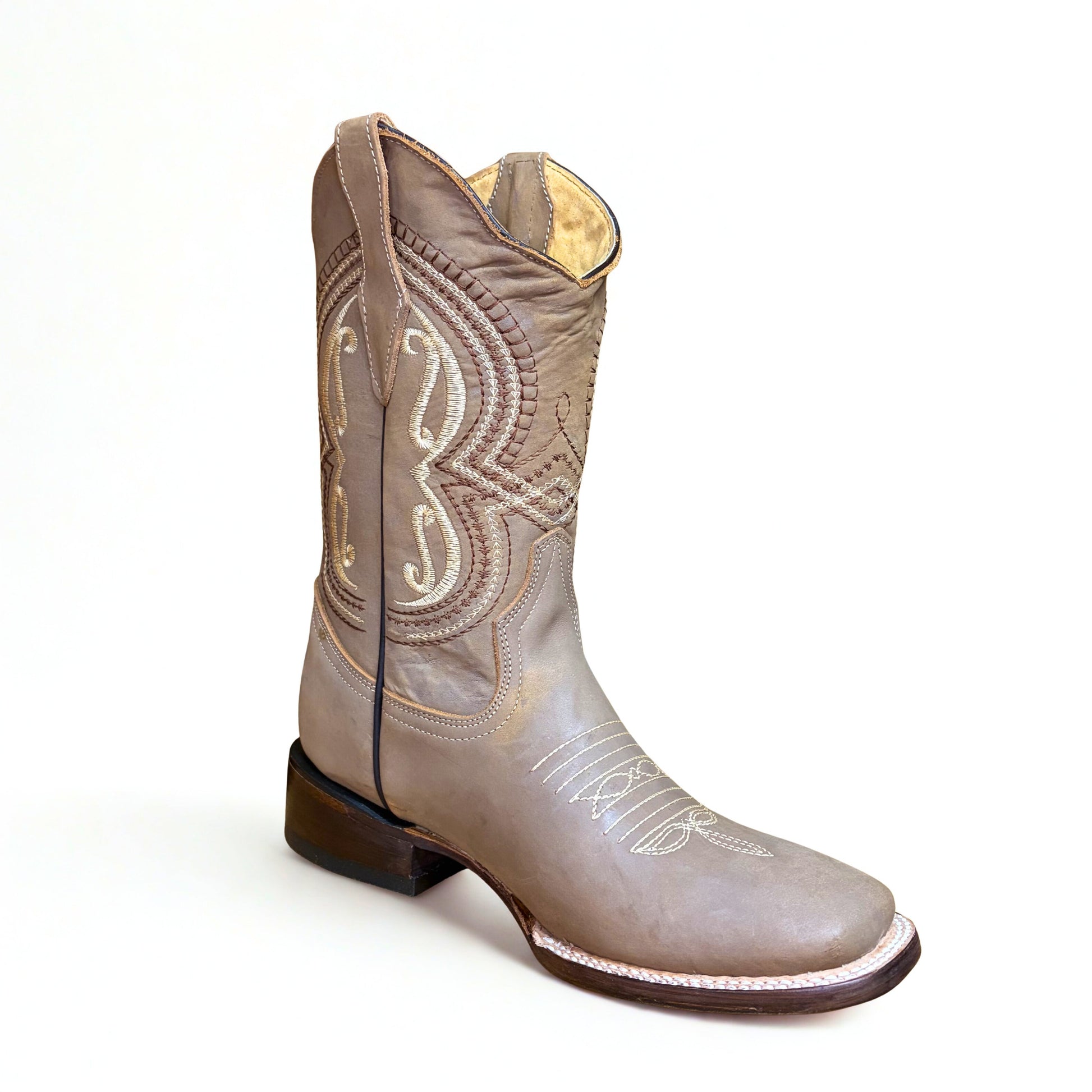 Arius nubuck topo bulldog boot front angle view