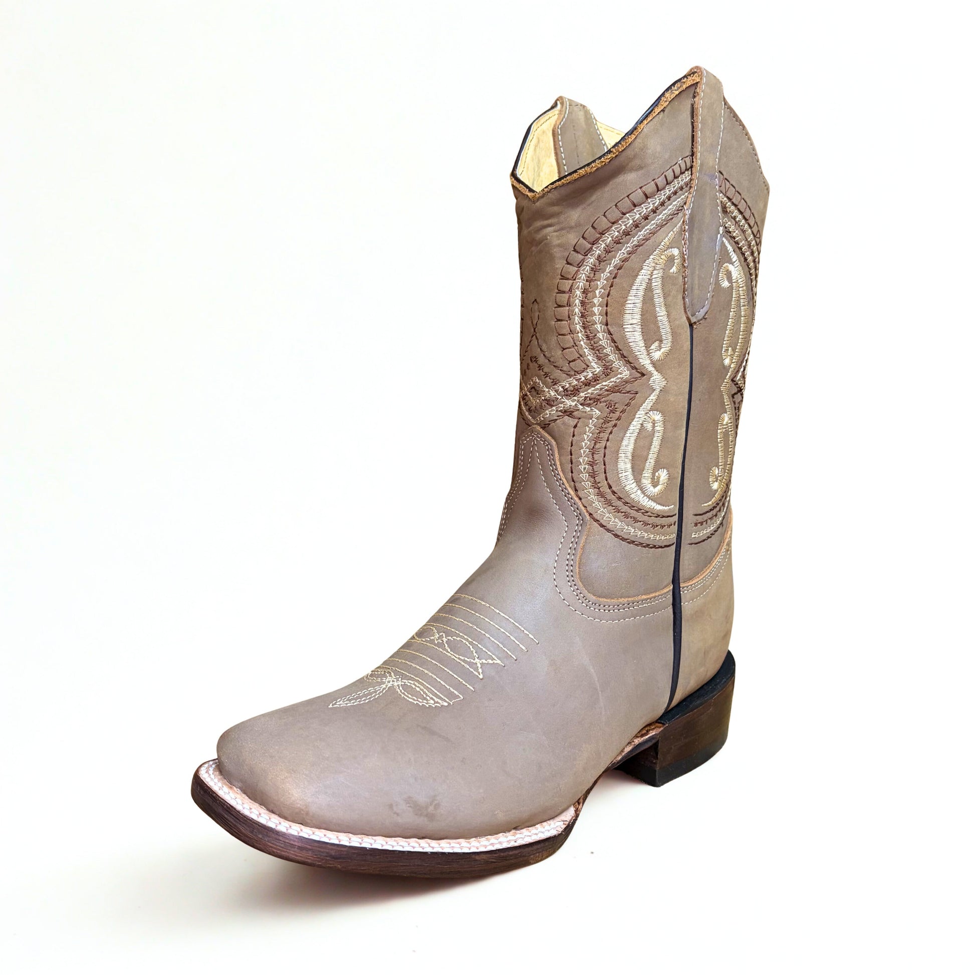 Arius nubuck topo bulldog boot front angle view