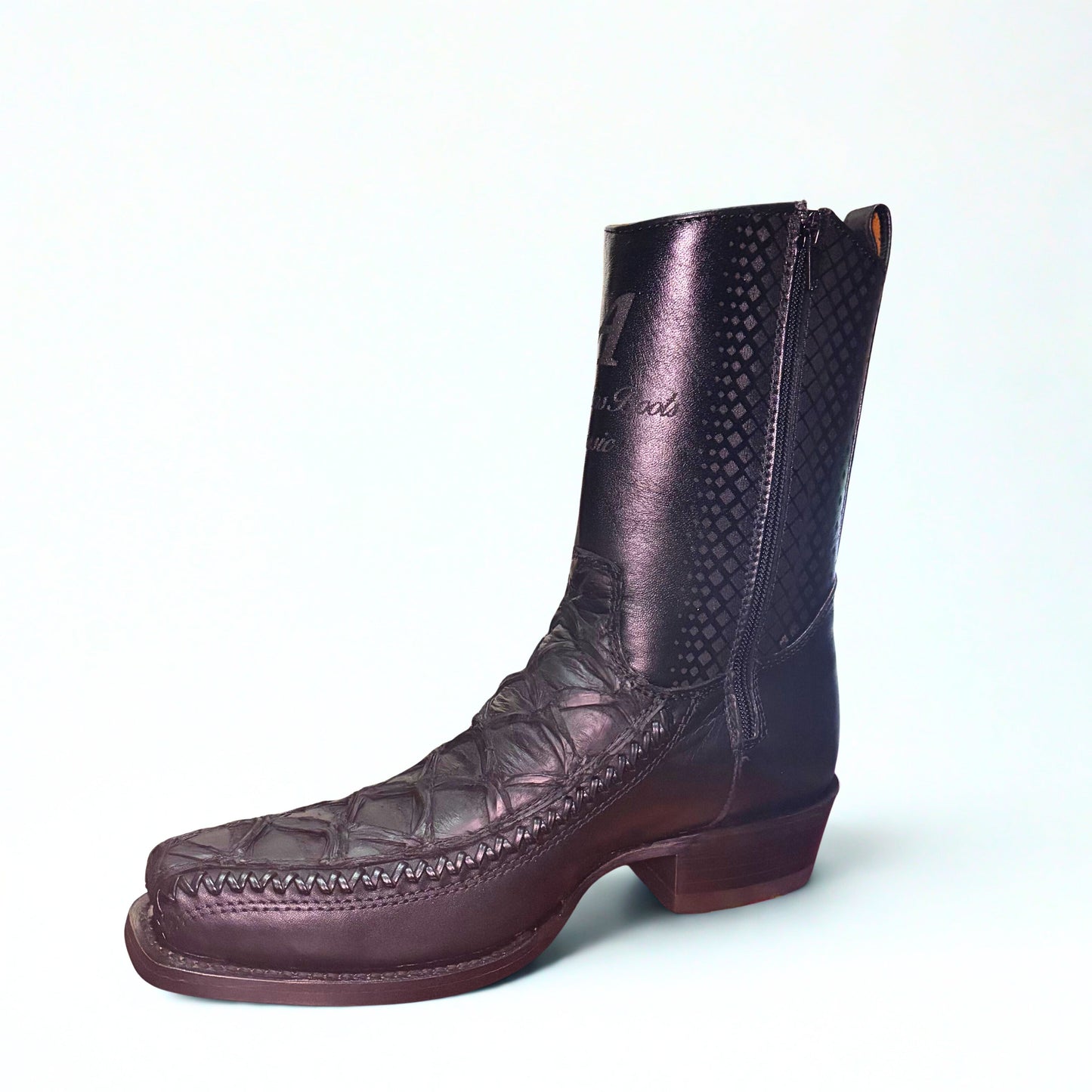 Los Altos Inverted Pirarucu 7X Toe Low Shaft Boot angled view