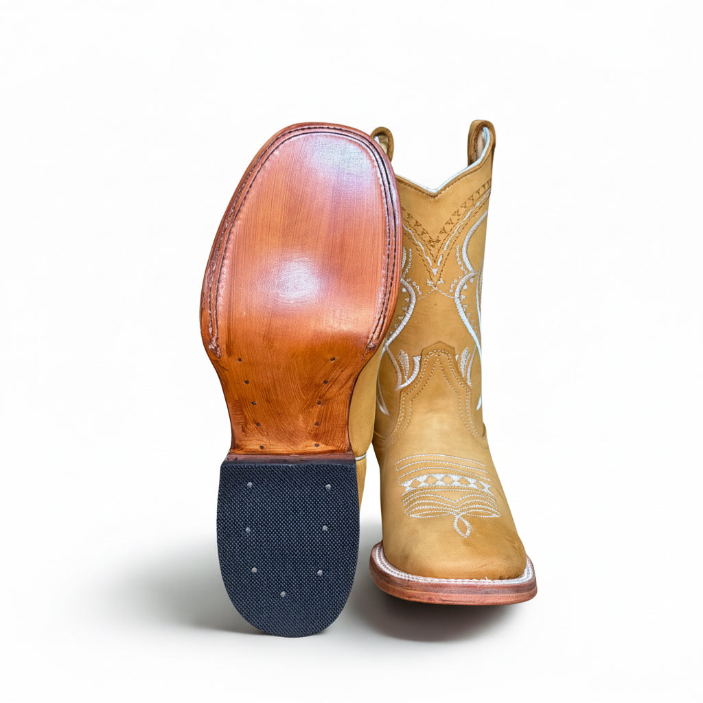 Arius Nubuck Miel Bulldog Western Boot outsole view