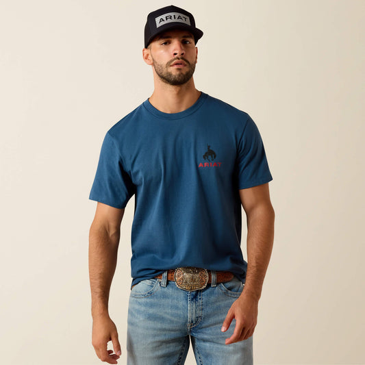 Camiseta Ariat Flag Bronco Corte Clásico