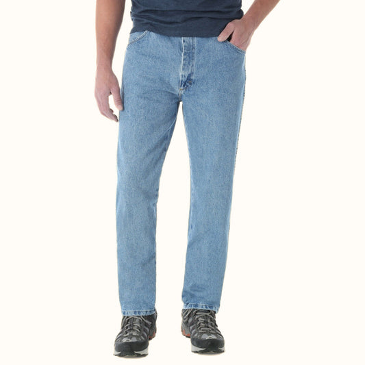 Wrangler Rugged Wear® Classic Fit Men’s Jeans front view in blue