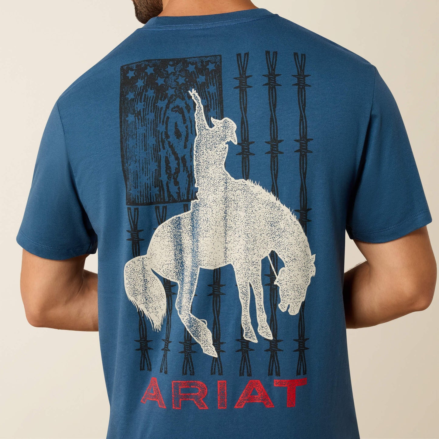 Camiseta Ariat Flag Bronco Corte Clásico