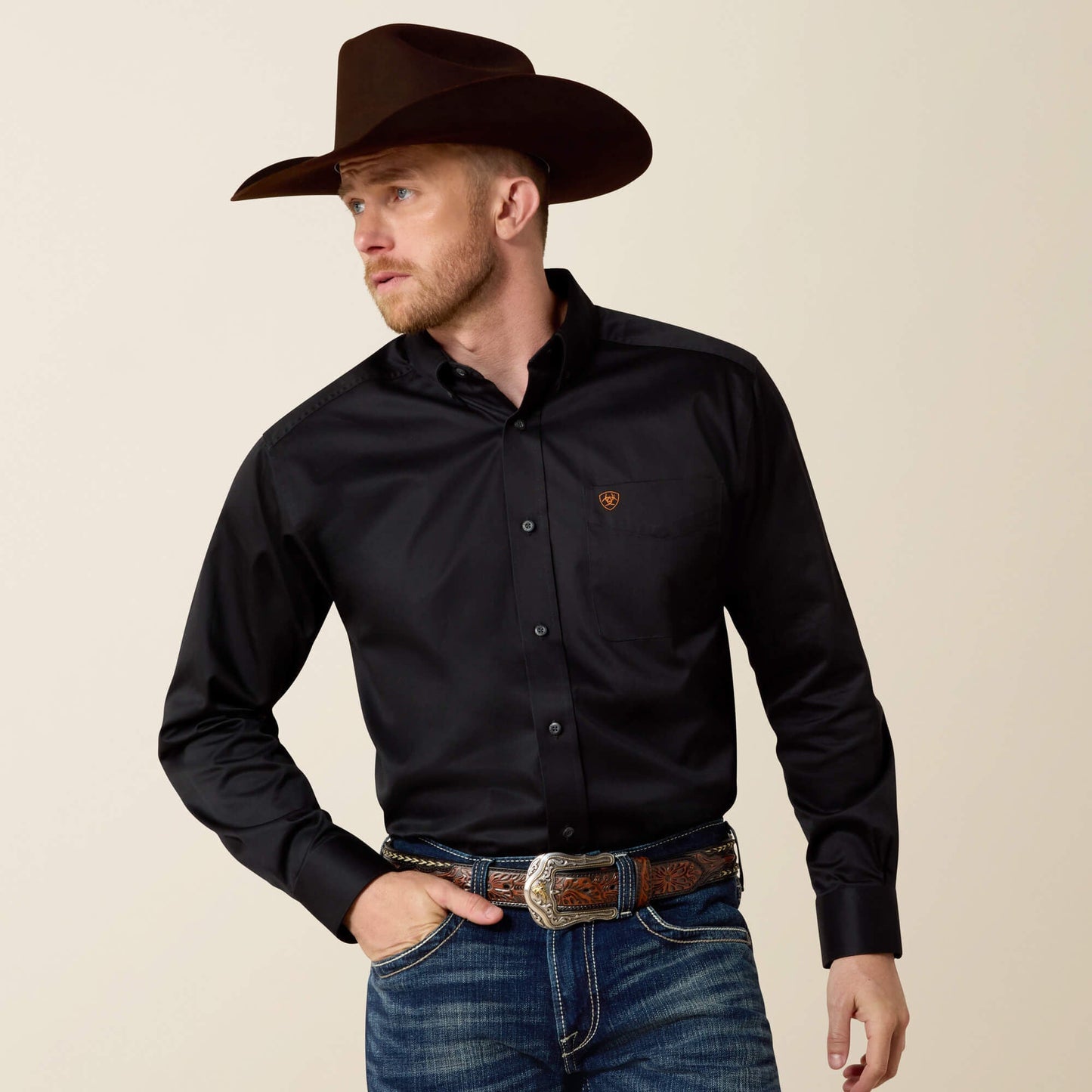 Camisa de sarga sólida de corte clásico