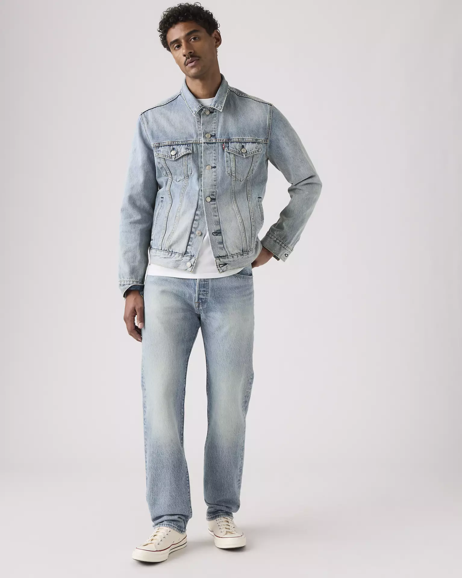Levi’s 501 Original Fit lightweight men’s jeans full-length front view