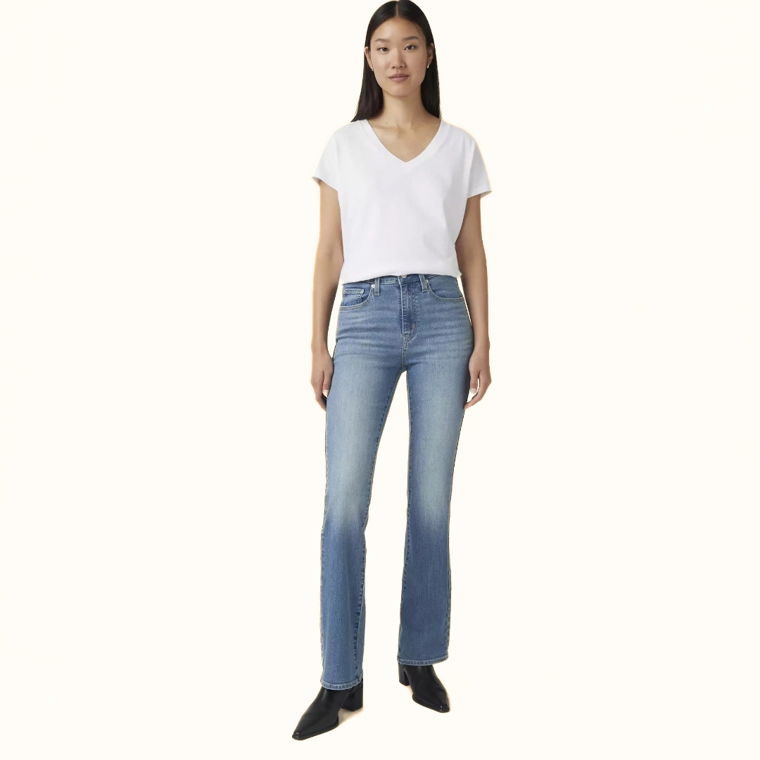 Levi’s Women’s 725 High Rise Bootcut Jeans light wash front view
