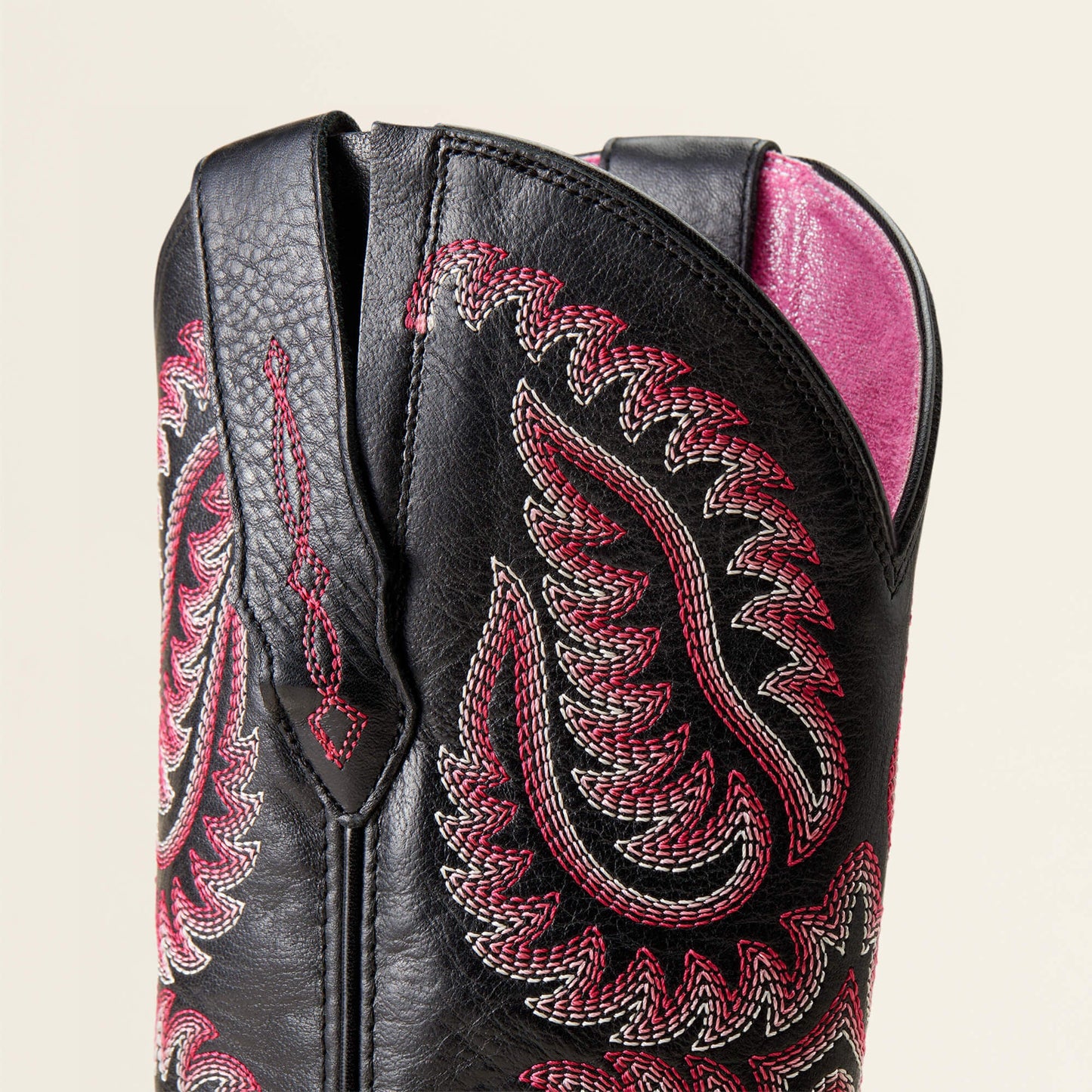 Close-up of Ariat Cattle Caite Stretchfit Western Boot shaft stitching detail