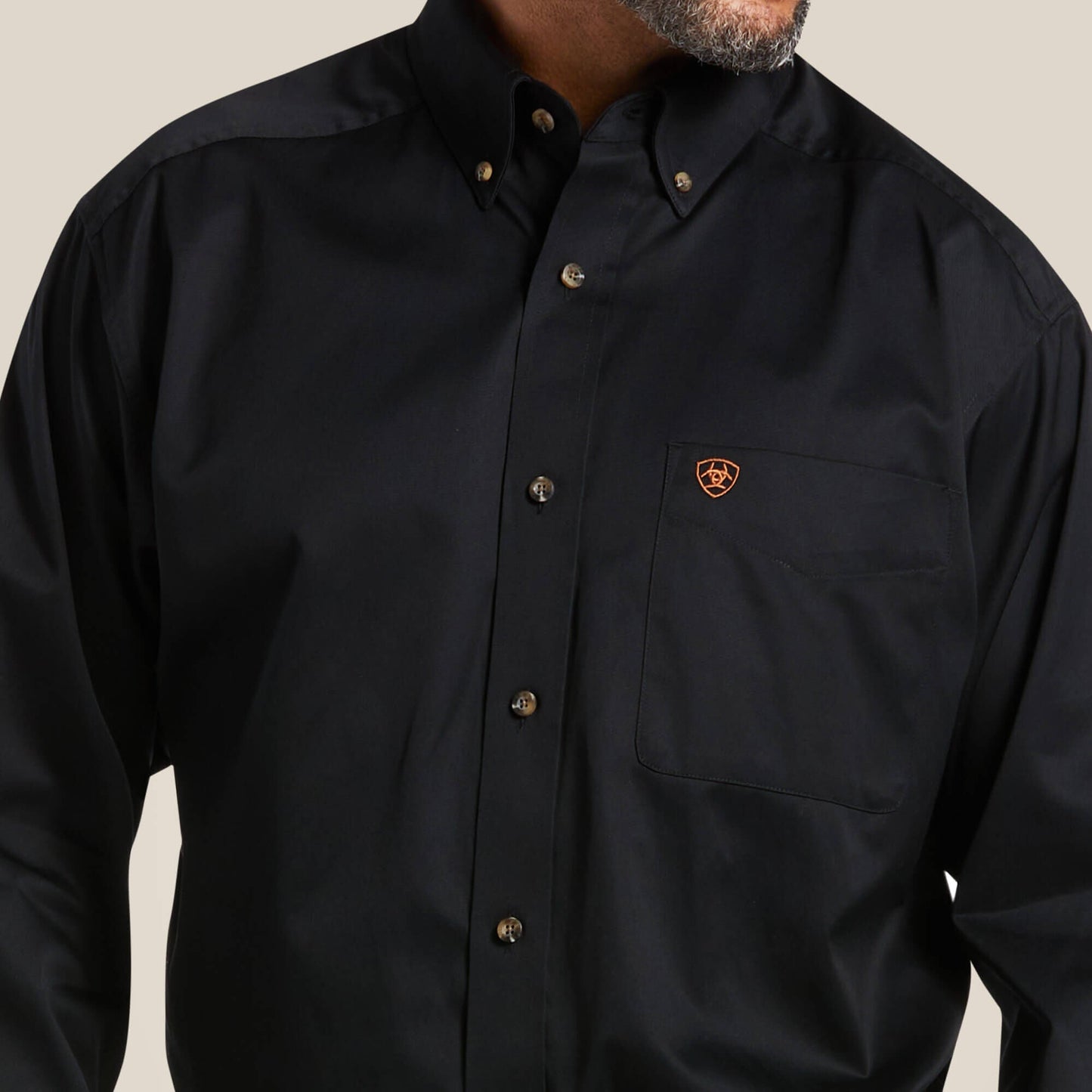 Camisa de sarga sólida de corte clásico