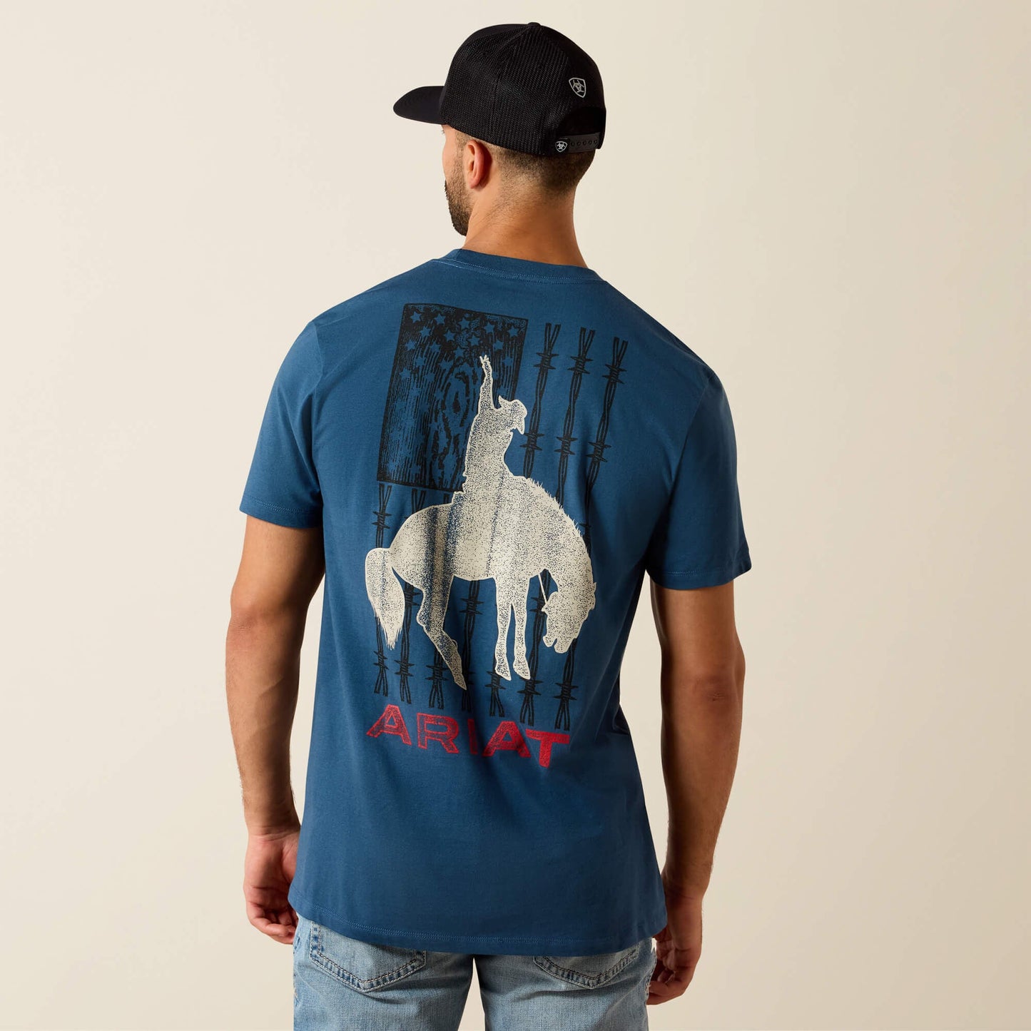 Camiseta Ariat Flag Bronco Corte Clásico