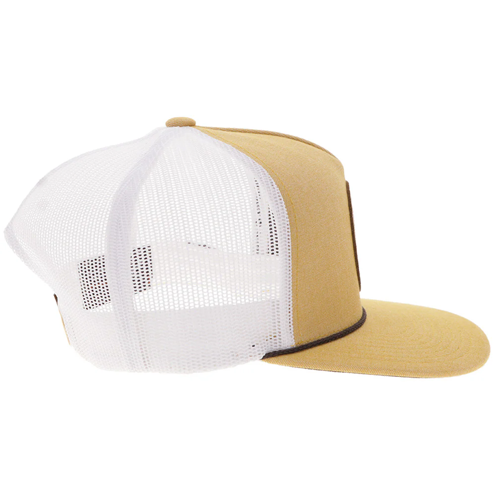 Gorra "Spur" Color Tan/Blanco Con Parche Circular De Piel