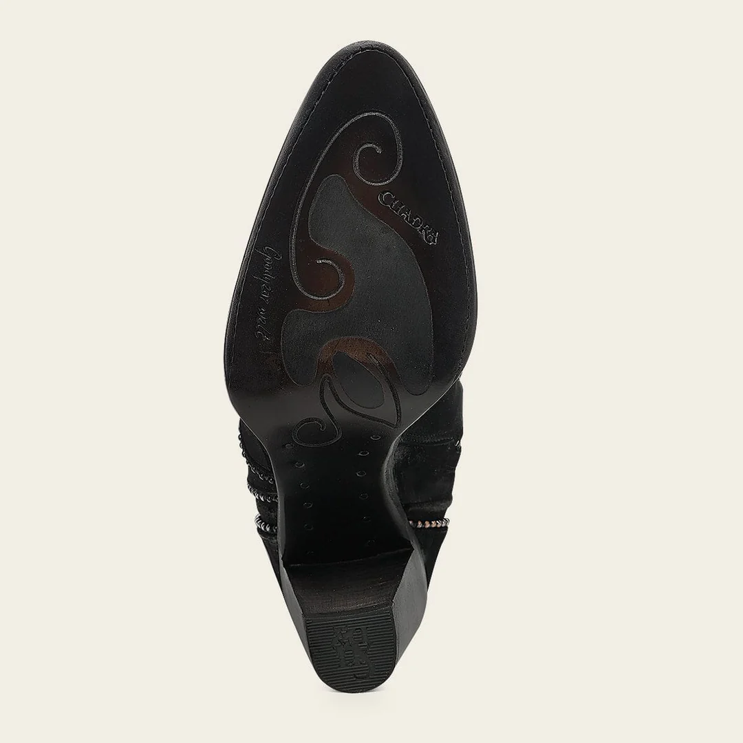 Close-up of Cuadra Black Embroider Zipper Round Toe Boot outsole