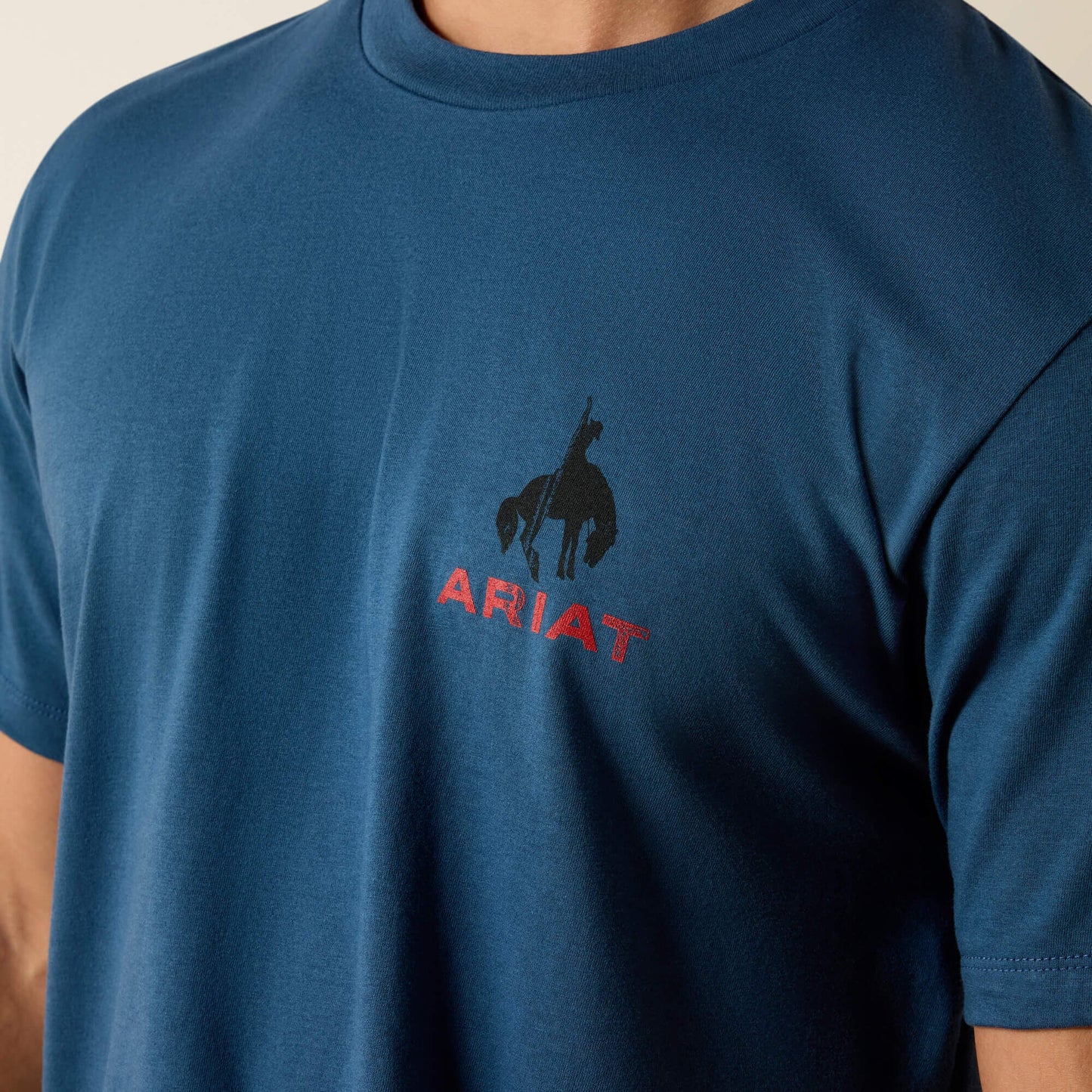 Camiseta Ariat Flag Bronco Corte Clásico