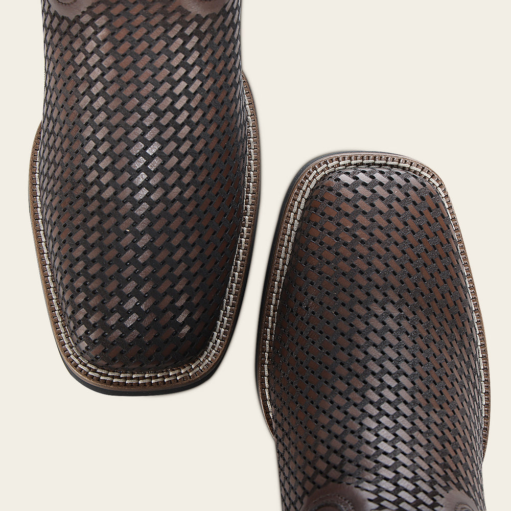 Close-up of the toe detail on Cuadra Western Rodeo Honey Bovine Boot