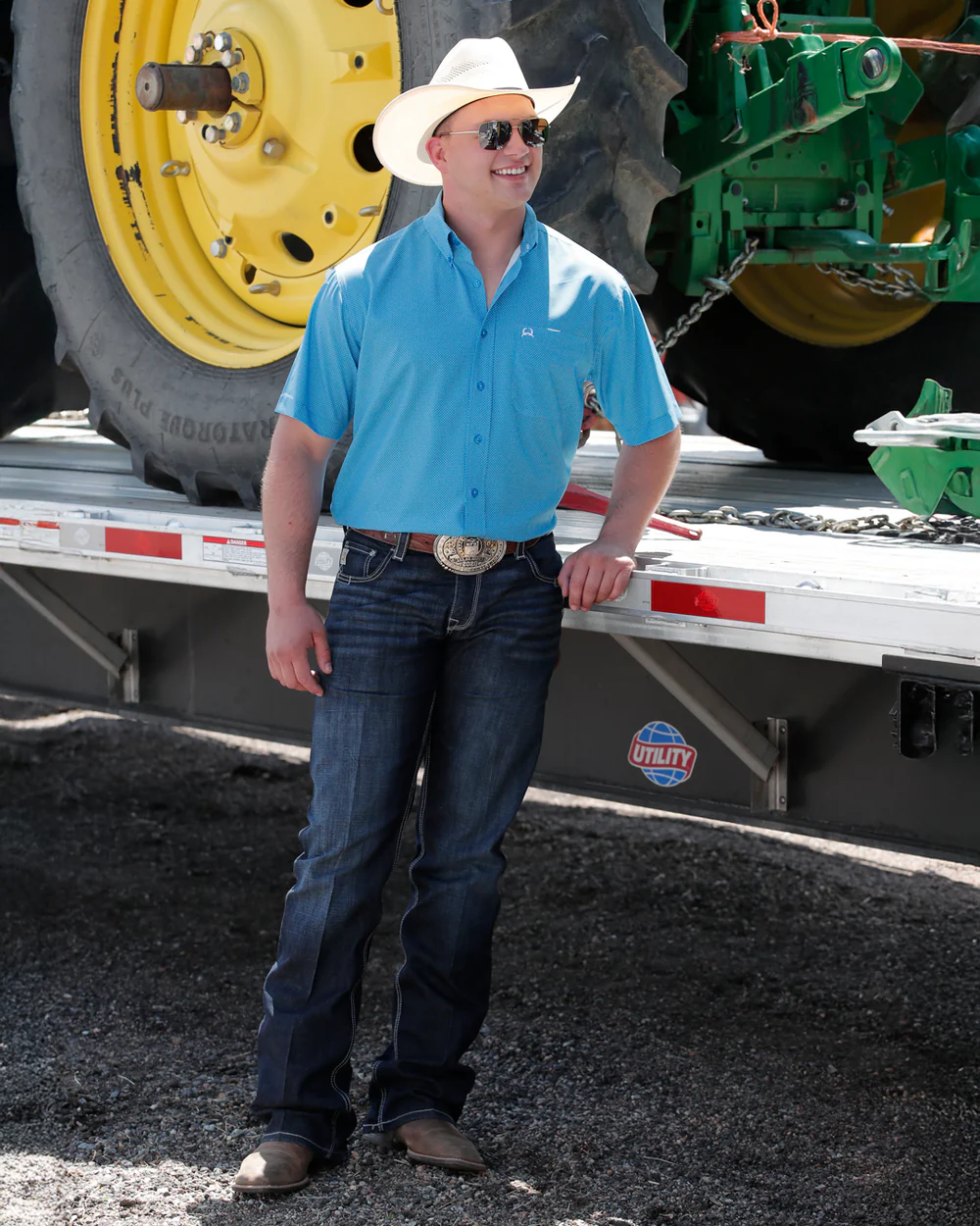 Lifestyle view of Cinch Men’s Carter 2.4 Performance Jeans outdoors